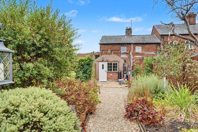 17, London Road, Woolmer Green photo 2