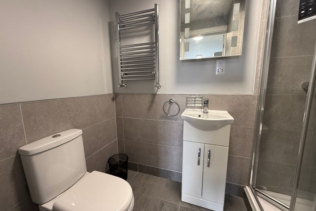Room Three 142, Harrowdene Road, North Wembley photo 2
