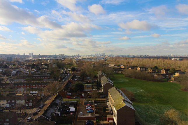 2 Kite Close, London photo 4