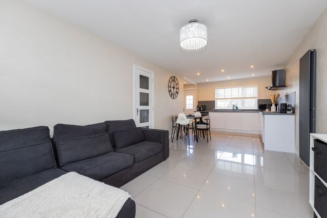 49 Finglas Avenue, PAISLEY photo 3