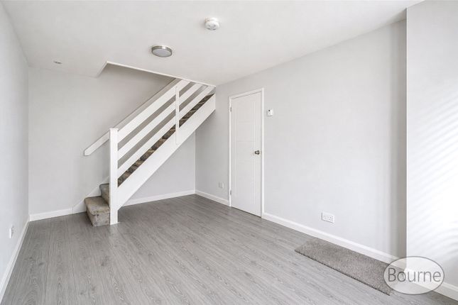 13, Woodger Close, Guildford photo 2
