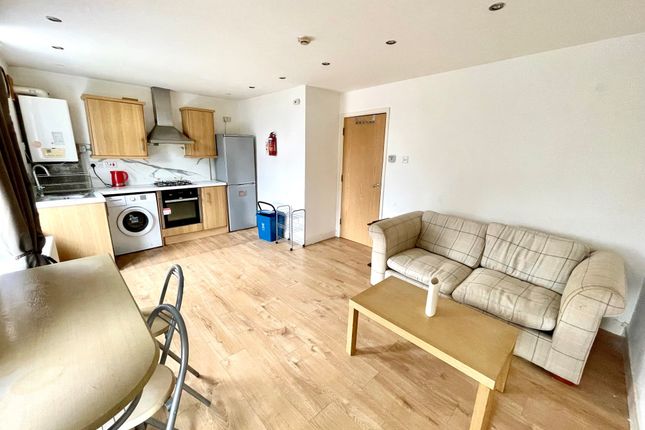 Flat to rent in Clive Street, Cardiff