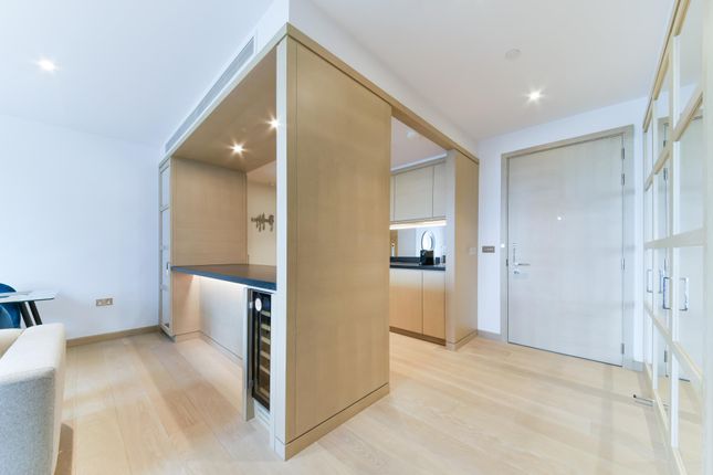 Flat to rent in Legacy Building, Embassy Gardens, London