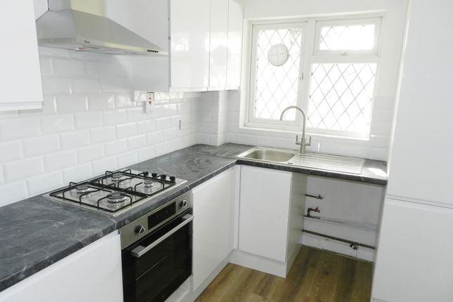 Macers Lane, Wormley photo 3