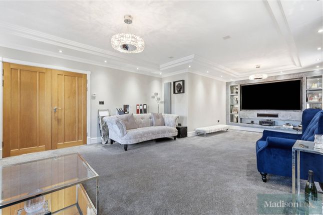Oaklands House, 713a, Chigwell Road, Woodford Green photo 4