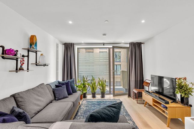 1-bed flat on 107 Cape House, 4 Cunningham Avenue, London, £300,000
