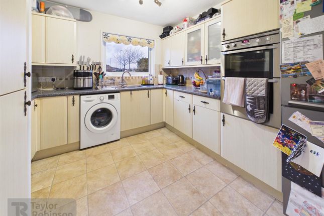 117, Downland Drive, Crawley photo 4