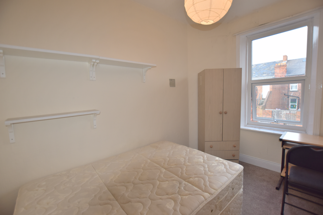 Flat to rent in Simonside Terrace, Heaton, Heaton, Tyne And Wear