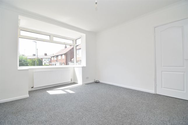 5, Newland Crescent, Wakefield photo 2