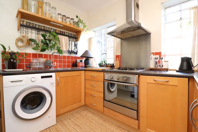 22 Surbiton Court, St. Andrew's Square, Surbiton photo 4