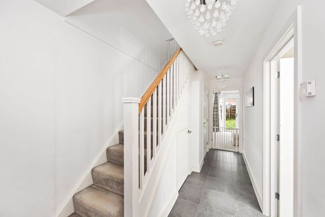 30 Beacon Crescent, Burgess Hill photo 4
