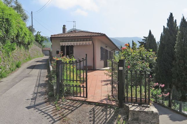 Thumbnail Semi-detached house for sale in Lucca, Minucciano, Italy