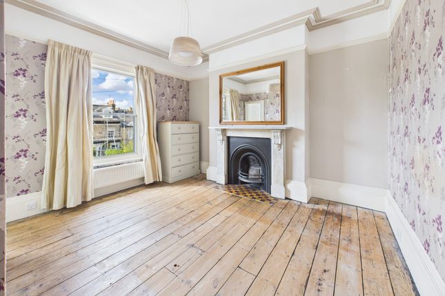 Cam02545G0-Pr0486-Still034