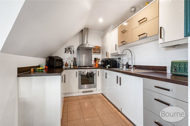 22, Overton Court, Farnham photo 4
