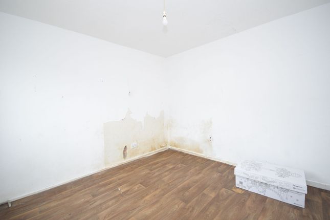 5 Stuart Road, Glenrothes photo 4