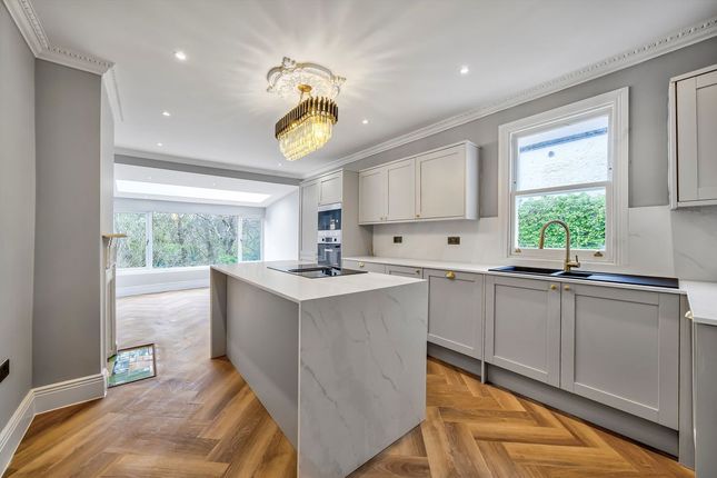 First Floor Flat, 69, Onslow Gardens, LONDON photo 4