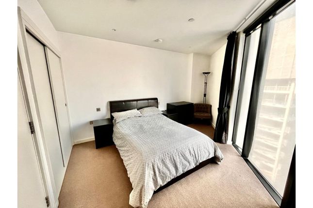 Flat for sale in 8 Walworth Road, London