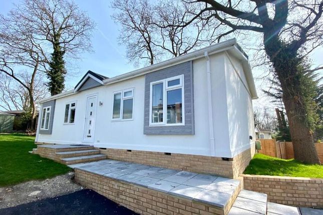 Thumbnail Mobile/park home for sale in New Road, Shefford