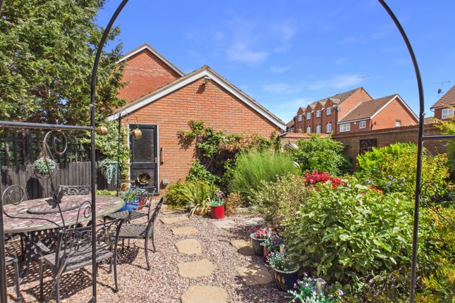 2, Faulconbridge Way, Warwick photo 4