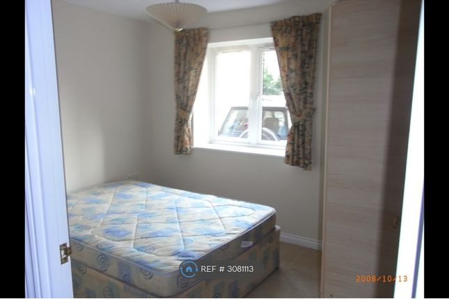 Winslet Place, Reading photo 3
