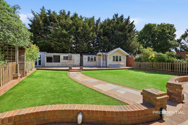 28 Manor Way, Chingford photo 4