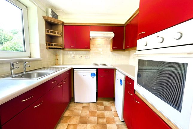 24, Badgers Court, Epsom photo 3