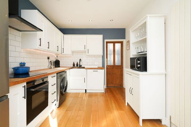 13 Hunter Hill Road, Sheffield photo 2