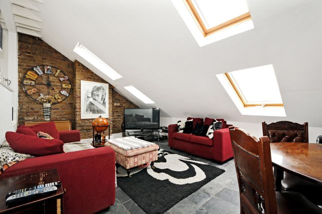 3-bed house on Flat 3, 23, Rowfant Road, London, £3,500/mo