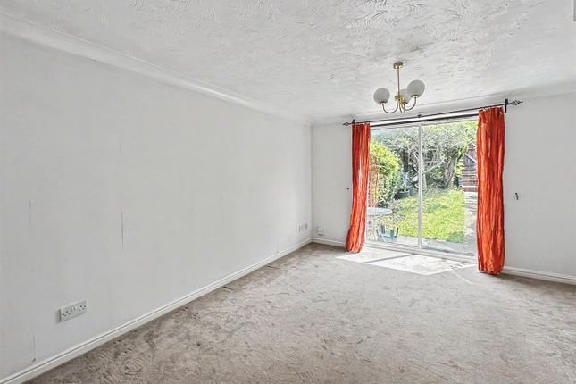 6, Periwinkle Lane, Dunstable photo 4