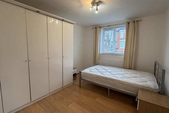 19 Brook Road, Manchester photo 2