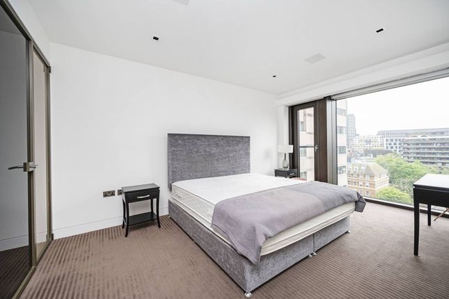 Flat to rent in Wood Street, City, London