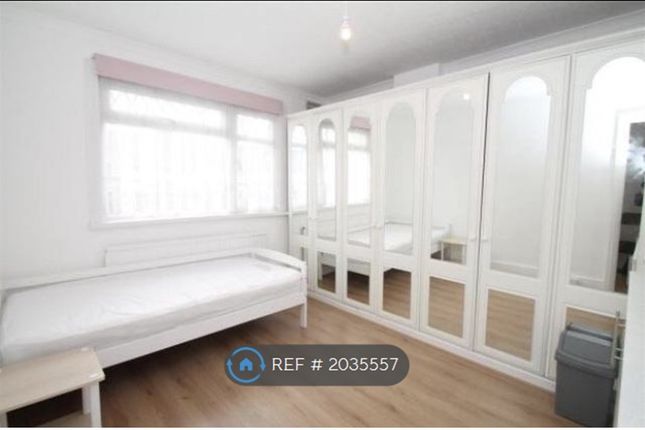 Thumbnail Room to rent in Pasteur Gardens, London