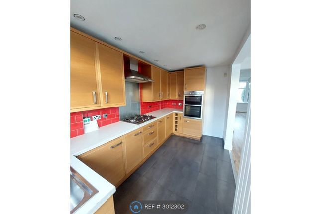 Woodfield Park Drive, Leigh-On-Sea photo 4