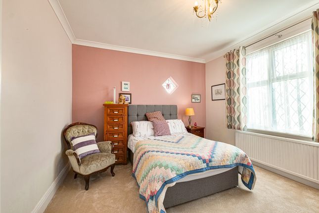 8, St. James Gardens, Westcliff-On-Sea photo 3