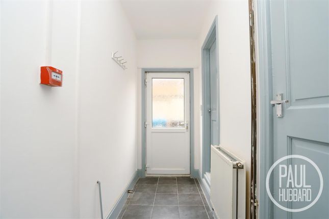 Flat 4, 305A, Rear of London Road South, Suffolk photo 4