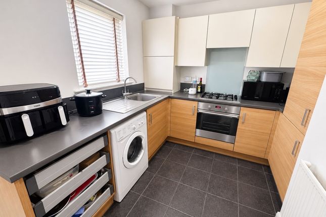 4 Ager Avenue, Dagenham photo 3