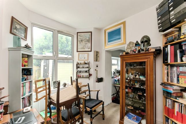 Ground Floor Flat, 13a, Holliers Hill, Bexhill-On-Sea photo 3