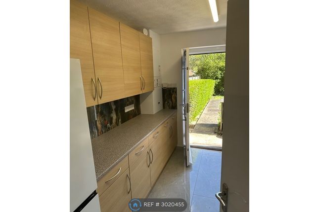 Manor Road, Chippenham photo 4