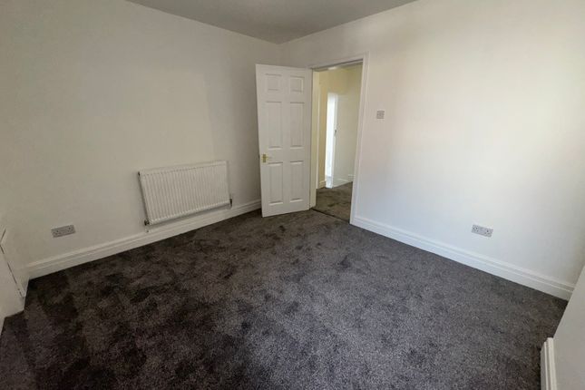 Flat to rent in Grange Mount, Prenton