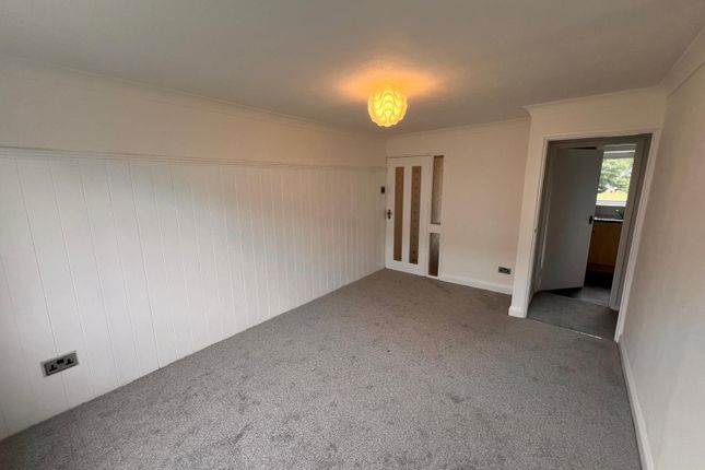 112 Chiltern Way, Northampton photo 2
