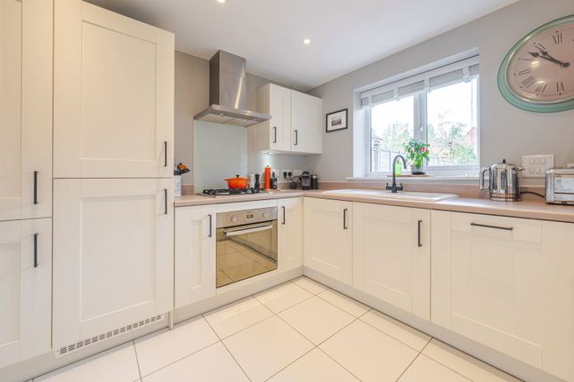 8, Poplar Way, Leamington Spa photo 4