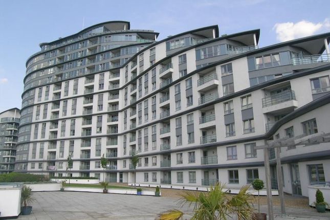Flat to rent in Station Approach, Woking, Surrey