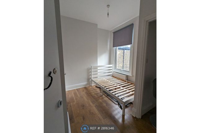 Flat   Raleigh Road, London photo 4