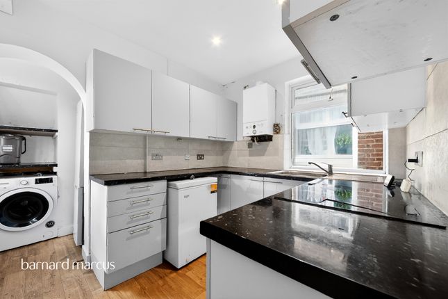12, Marlborough Close, London photo 2