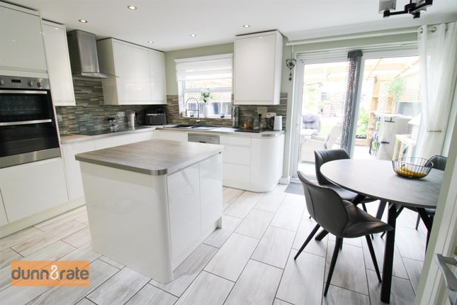 18, Royal Way, Stoke-On-Trent photo 4