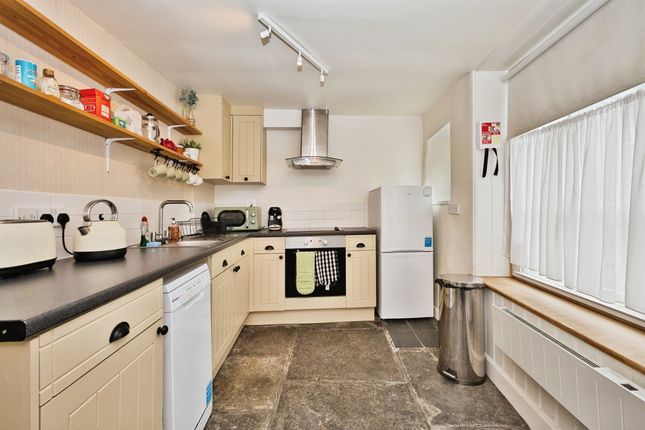 53, South Street, Crewkerne photo 3