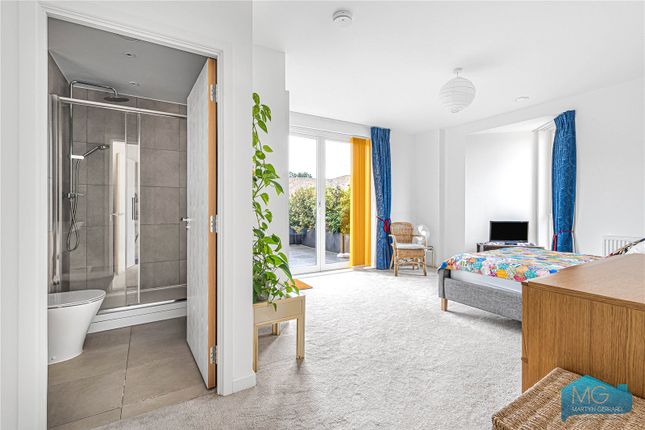 Flat 17, Hawking House, 14, Cornforth Lane, London photo 4