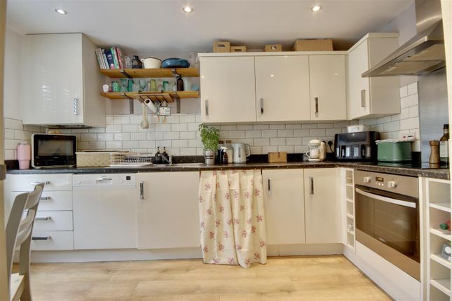 20, Owen Close, Fareham photo 4