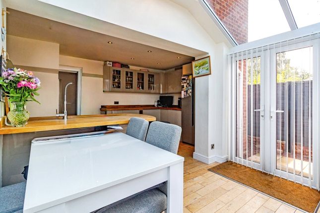 15, Brookside Close, Wolverhampton photo 4