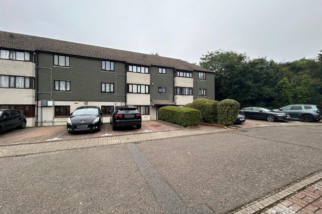 Thumbnail Flat for sale in Pinfolds, Teviot Avenue, Aveley